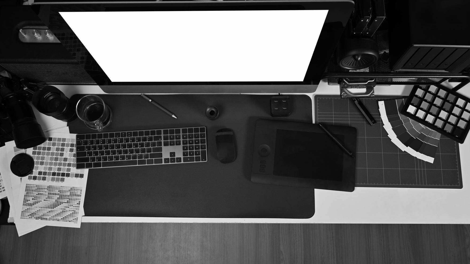 Bureau créatif de designer avec tablette graphique