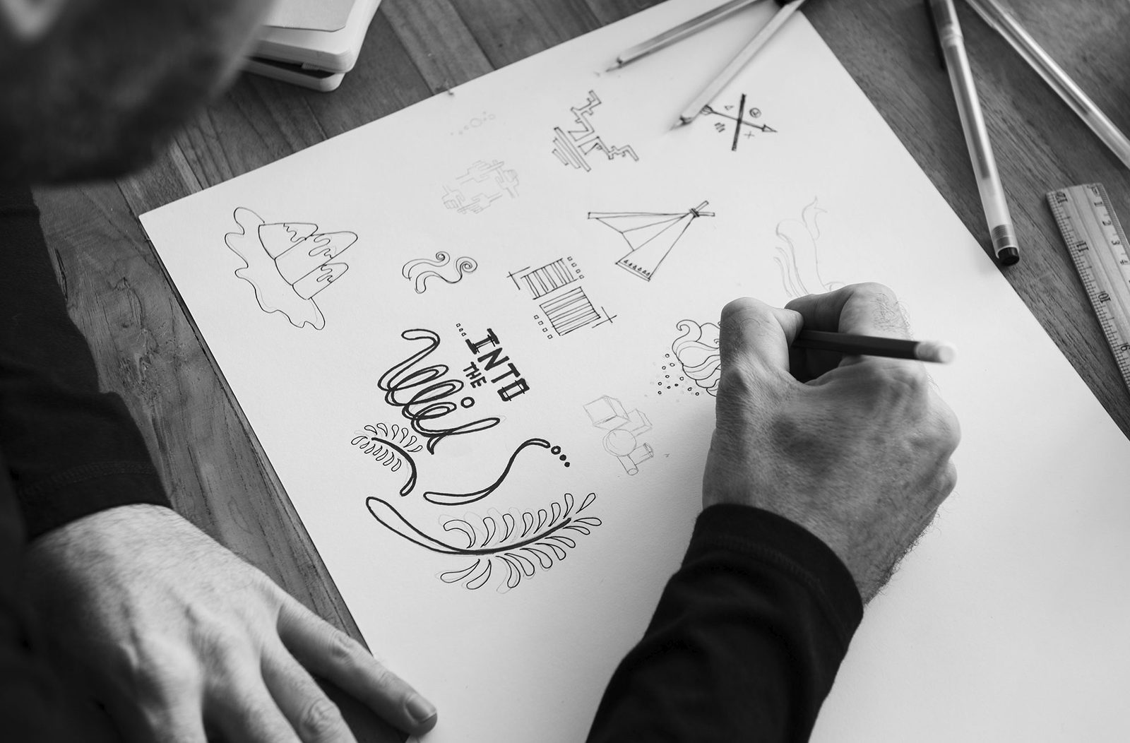 Graphiste et travail creatif en atelier