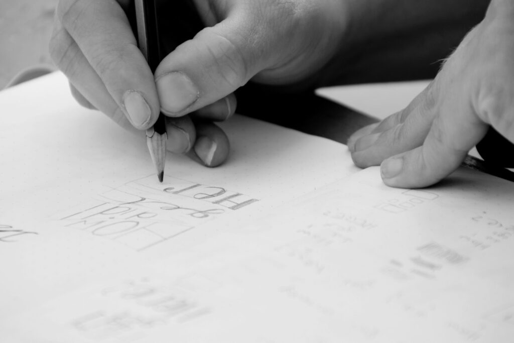 Croquis de conception graphique a la main